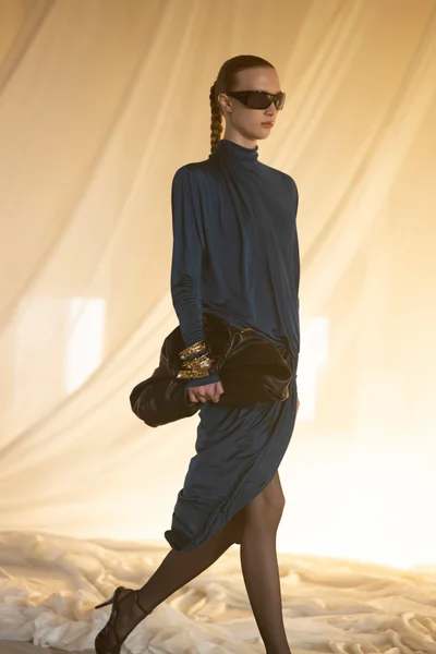 Look 28